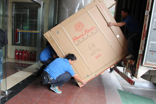 凤凰钢琴贵重工艺品无忧运